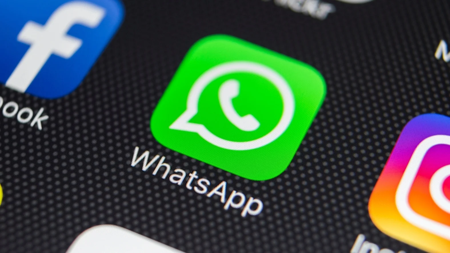 WhatsApp will soon add new smart tools for editing pictures.
