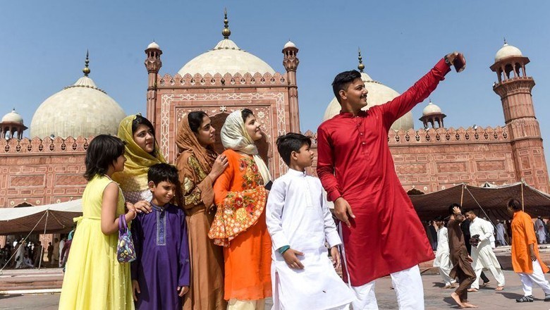 Shawwal Moon Sighted: Eidul Fitr Celebrations Across Pakistan